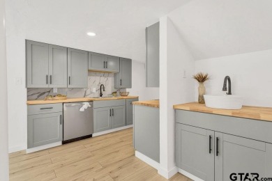Welcome to this charming 2-bedroom, 2-bathroom home nestled in on Hide-A-Way Lake Golf Course in Texas - for sale on GolfHomes.com, golf home, golf lot