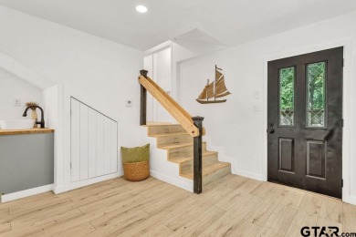 Welcome to this charming 2-bedroom, 2-bathroom home nestled in on Hide-A-Way Lake Golf Course in Texas - for sale on GolfHomes.com, golf home, golf lot