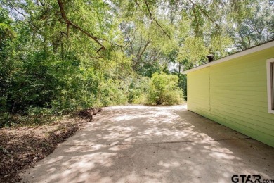 Welcome to this charming 2-bedroom, 2-bathroom home nestled in on Hide-A-Way Lake Golf Course in Texas - for sale on GolfHomes.com, golf home, golf lot