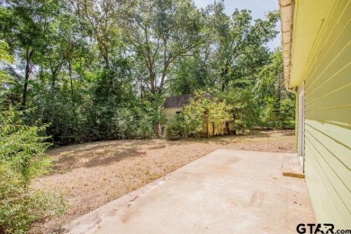 Welcome to this charming 2-bedroom, 2-bathroom home nestled in on Hide-A-Way Lake Golf Course in Texas - for sale on GolfHomes.com, golf home, golf lot