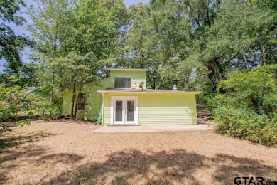 Welcome to this charming 2-bedroom, 2-bathroom home nestled in on Hide-A-Way Lake Golf Course in Texas - for sale on GolfHomes.com, golf home, golf lot