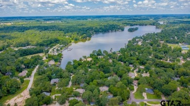 Welcome to this charming 2-bedroom, 2-bathroom home nestled in on Hide-A-Way Lake Golf Course in Texas - for sale on GolfHomes.com, golf home, golf lot