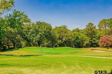 Welcome to this charming 2-bedroom, 2-bathroom home nestled in on Hide-A-Way Lake Golf Course in Texas - for sale on GolfHomes.com, golf home, golf lot