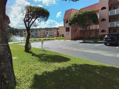 Spacious 1 Bedroom 1.5 baths 55+ Communty in Sunrise Lakes Phase on Sunrise Lakes Phase III in Florida - for sale on GolfHomes.com, golf home, golf lot