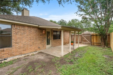 It's a rare treat to find a spacious single level home in on Northshore Country Club in Texas - for sale on GolfHomes.com, golf home, golf lot