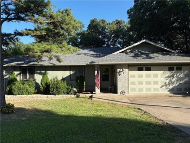 Charming 3 bedroom 2 bath home on a large corner lot.  Kitchen on Bella Vista Country Club - Berksdale in Arkansas - for sale on GolfHomes.com, golf home, golf lot
