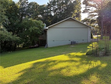 Charming 3 bedroom 2 bath home on a large corner lot.  Kitchen on Bella Vista Country Club - Berksdale in Arkansas - for sale on GolfHomes.com, golf home, golf lot
