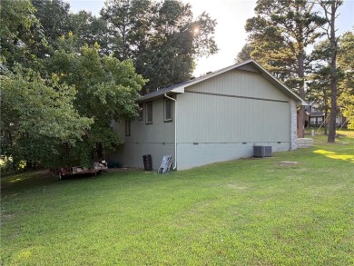 Charming 3 bedroom 2 bath home on a large corner lot.  Kitchen on Bella Vista Country Club - Berksdale in Arkansas - for sale on GolfHomes.com, golf home, golf lot