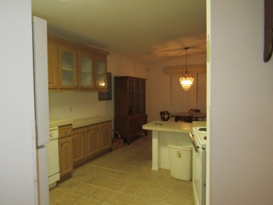2005 Palm Harbor mobile home with a large (12x20) Florida room on Spanish Lakes Golf Village in Florida - for sale on GolfHomes.com, golf home, golf lot