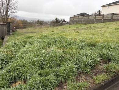 Fantastic Opportunity in East Medford! A large building lot in on Quail Point Golf Course in Oregon - for sale on GolfHomes.com, golf home, golf lot