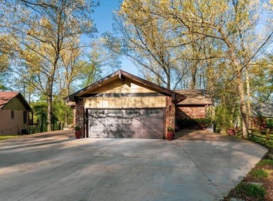 2820 Square feet 3 bed 2-1/2 bath, Investors Dream!  Direct on Bella Vista Country Club - Berksdale in Arkansas - for sale on GolfHomes.com, golf home, golf lot