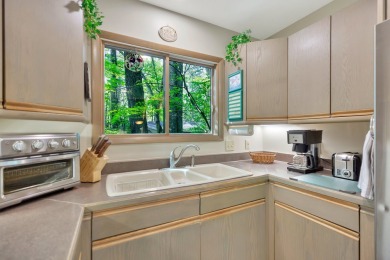 NEW ROOF and motivated sellers in Keowee Key!!! Bargain price on Keowee Key Golf and Country Club in South Carolina - for sale on GolfHomes.com, golf home, golf lot