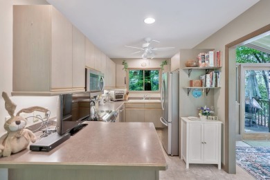 NEW ROOF and motivated sellers in Keowee Key!!! Bargain price on Keowee Key Golf and Country Club in South Carolina - for sale on GolfHomes.com, golf home, golf lot