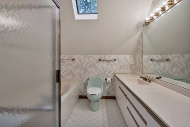 NEW ROOF and motivated sellers in Keowee Key!!! Bargain price on Keowee Key Golf and Country Club in South Carolina - for sale on GolfHomes.com, golf home, golf lot