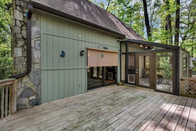NEW ROOF and motivated sellers in Keowee Key!!! Bargain price on Keowee Key Golf and Country Club in South Carolina - for sale on GolfHomes.com, golf home, golf lot