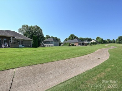 Great home located on a quiet cul-de-sac street! This lovely on Challenger 3 Golf Club in North Carolina - for sale on GolfHomes.com, golf home, golf lot