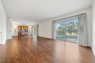 Beautiful 2 bedroom 2.5 bath condo centrally located in East on Chickasaw Country Club in Tennessee - for sale on GolfHomes.com, golf home, golf lot