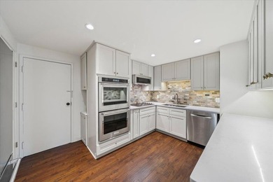 Beautiful 2 bedroom 2.5 bath condo centrally located in East on Chickasaw Country Club in Tennessee - for sale on GolfHomes.com, golf home, golf lot