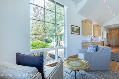 Convenience and comfort come together in this well-maintained on Huntsman Springs Golf Club in Idaho - for sale on GolfHomes.com, golf home, golf lot
