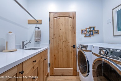 Convenience and comfort come together in this well-maintained on Huntsman Springs Golf Club in Idaho - for sale on GolfHomes.com, golf home, golf lot