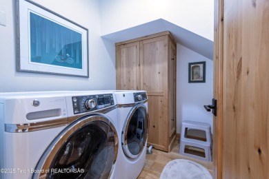 Convenience and comfort come together in this well-maintained on Huntsman Springs Golf Club in Idaho - for sale on GolfHomes.com, golf home, golf lot