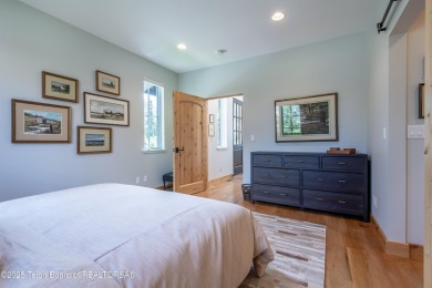 Convenience and comfort come together in this well-maintained on Huntsman Springs Golf Club in Idaho - for sale on GolfHomes.com, golf home, golf lot