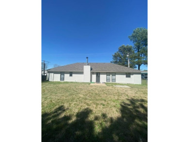 This lovely home was recently updated and is now ready for a new on Vache-Grasse Country Club in Arkansas - for sale on GolfHomes.com, golf home, golf lot