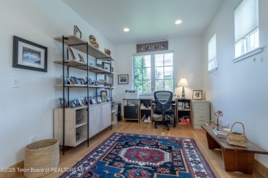 Convenience and comfort come together in this well-maintained on Huntsman Springs Golf Club in Idaho - for sale on GolfHomes.com, golf home, golf lot