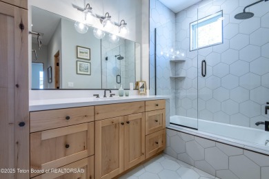 Convenience and comfort come together in this well-maintained on Huntsman Springs Golf Club in Idaho - for sale on GolfHomes.com, golf home, golf lot