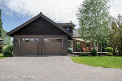 Convenience and comfort come together in this well-maintained on Huntsman Springs Golf Club in Idaho - for sale on GolfHomes.com, golf home, golf lot