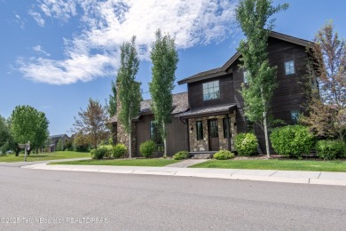 Convenience and comfort come together in this well-maintained on Huntsman Springs Golf Club in Idaho - for sale on GolfHomes.com, golf home, golf lot