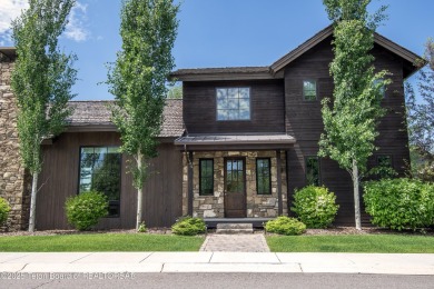 Convenience and comfort come together in this well-maintained on Huntsman Springs Golf Club in Idaho - for sale on GolfHomes.com, golf home, golf lot