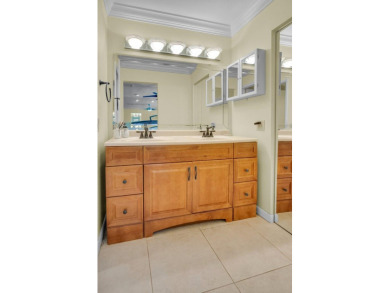 BEAUTIFUL LIGHT AND BRIGHT 2 BEDROOM, 2.5 BATH TOWNHOUSE ON GOLF on Boca Lago Golf and Country Club in Florida - for sale on GolfHomes.com, golf home, golf lot