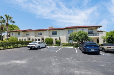 BEAUTIFUL LIGHT AND BRIGHT 2 BEDROOM, 2.5 BATH TOWNHOUSE ON GOLF on Boca Lago Golf and Country Club in Florida - for sale on GolfHomes.com, golf home, golf lot