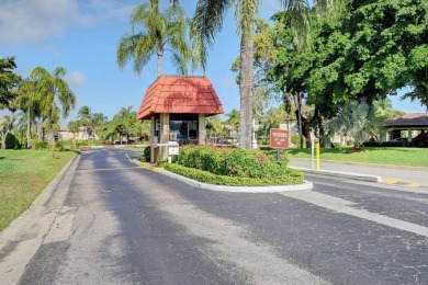 BEAUTIFUL LIGHT AND BRIGHT 2 BEDROOM, 2.5 BATH TOWNHOUSE ON GOLF on Boca Lago Golf and Country Club in Florida - for sale on GolfHomes.com, golf home, golf lot