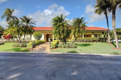 BEAUTIFUL LIGHT AND BRIGHT 2 BEDROOM, 2.5 BATH TOWNHOUSE ON GOLF on Boca Lago Golf and Country Club in Florida - for sale on GolfHomes.com, golf home, golf lot