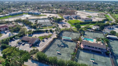 BEAUTIFUL LIGHT AND BRIGHT 2 BEDROOM, 2.5 BATH TOWNHOUSE ON GOLF on Boca Lago Golf and Country Club in Florida - for sale on GolfHomes.com, golf home, golf lot