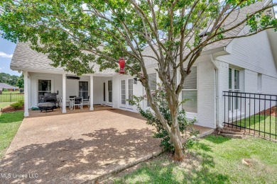 Beautifully maintained 4/3 home on sought after Deerfield Golf on Colonial Country Club Deerfield in Mississippi - for sale on GolfHomes.com, golf home, golf lot