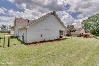 Beautifully maintained 4/3 home on sought after Deerfield Golf on Colonial Country Club Deerfield in Mississippi - for sale on GolfHomes.com, golf home, golf lot