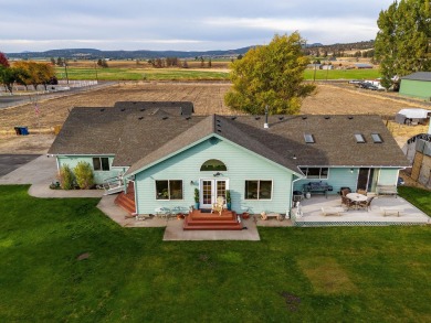 Elegant Country Feel on Prlneville Golf Course on 4 43 acres on Prineville Golf and Country Club in Oregon - for sale on GolfHomes.com, golf home, golf lot