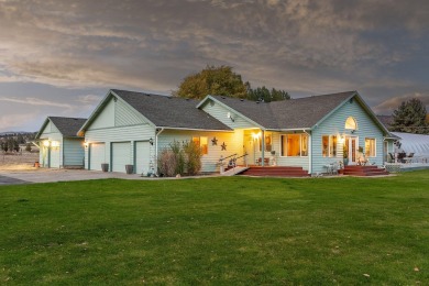 Elegant Country Feel on Prlneville Golf Course on 4 43 acres on Prineville Golf and Country Club in Oregon - for sale on GolfHomes.com, golf home, golf lot