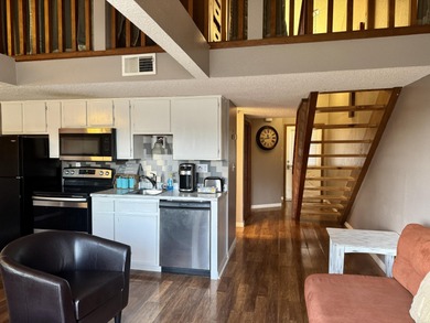 PRICED TO SELL QUICKLY! This charming 2 bedroom 2 bath condo on Pointe Royale Village Country Club in Missouri - for sale on GolfHomes.com, golf home, golf lot