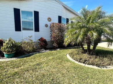 FULLY FURNISHED RETREAT ON 9th FAIRWAY! 2000 Homes of Merit  Lot on Four Lakes Golf Club in Florida - for sale on GolfHomes.com, golf home, golf lot
