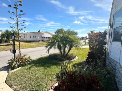 FULLY FURNISHED RETREAT ON 9th FAIRWAY! 2000 Homes of Merit  Lot on Four Lakes Golf Club in Florida - for sale on GolfHomes.com, golf home, golf lot