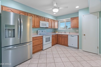Welcome to the heart of Sun City! This charming 2-bedroom on Sun City Lakes West and East in Arizona - for sale on GolfHomes.com, golf home, golf lot