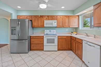 Welcome to the heart of Sun City! This charming 2-bedroom on Sun City Lakes West and East in Arizona - for sale on GolfHomes.com, golf home, golf lot