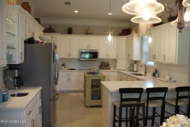 A beautiful 1 owner home built in 1995 located on the fairway of on Colonial Country Club Deerfield in Mississippi - for sale on GolfHomes.com, golf home, golf lot