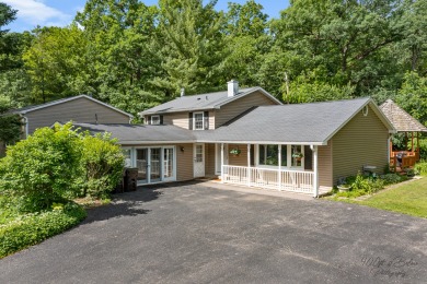 Beautiful Tri-level home on 3 lots.  Entertainers delight with a on Chalet Hills Golf Club in Illinois - for sale on GolfHomes.com, golf home, golf lot