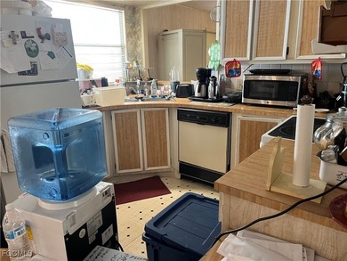 Come make this unit YOURS. 1,300 square ft HUGE!!. Located in on Six Lakes Country Club in Florida - for sale on GolfHomes.com, golf home, golf lot