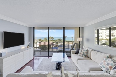Experience coastal living at its finest in this beautiful  2 bed on Jupiter Dunes Golf Course in Florida - for sale on GolfHomes.com, golf home, golf lot